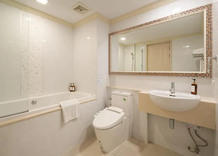 Отель Aspira Hana Executive Thonglor 4*