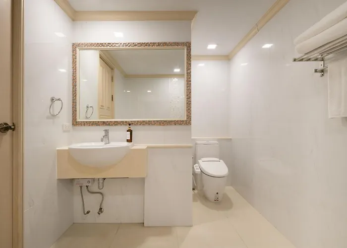 Отель Aspira Hana Executive Thonglor