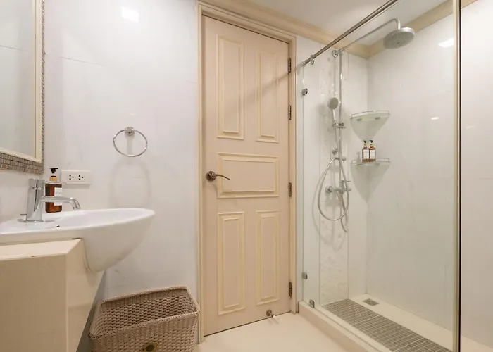 Отель Aspira Hana Executive Thonglor Бангкок