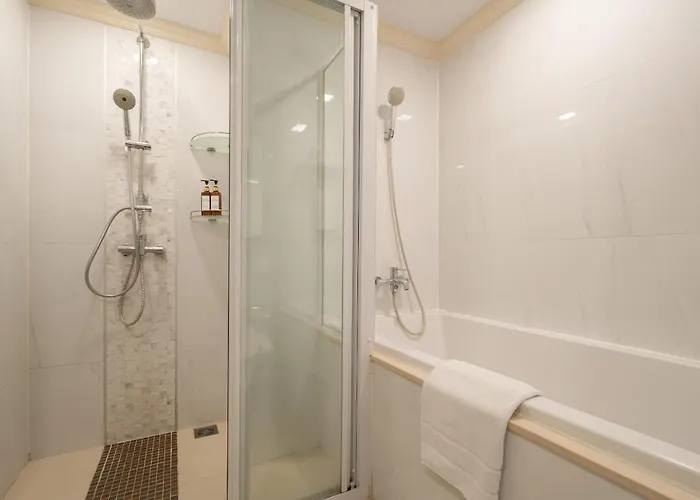 Aspira Hana Executive Thonglor 4* Бангкок